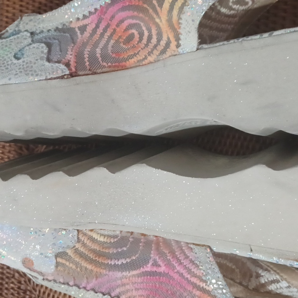 Shoes - Picture 7 of 9